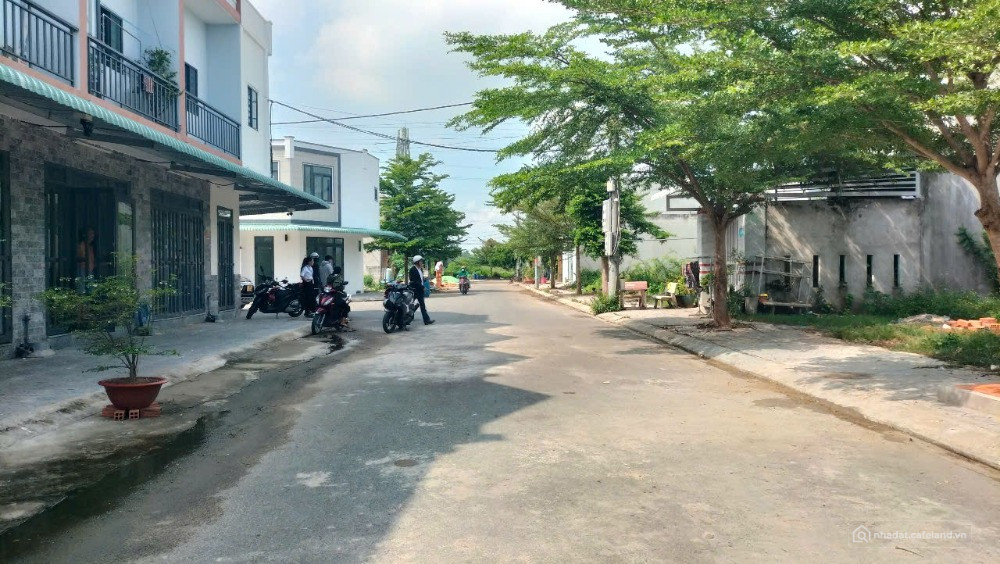ĐẤT NGỘP LÔ GÓC DT: 90m2,(6x 15) MT nhựa 15 m tại Gò Mỹ Hạnh Nam,GIÁ: 1 TỶ 3