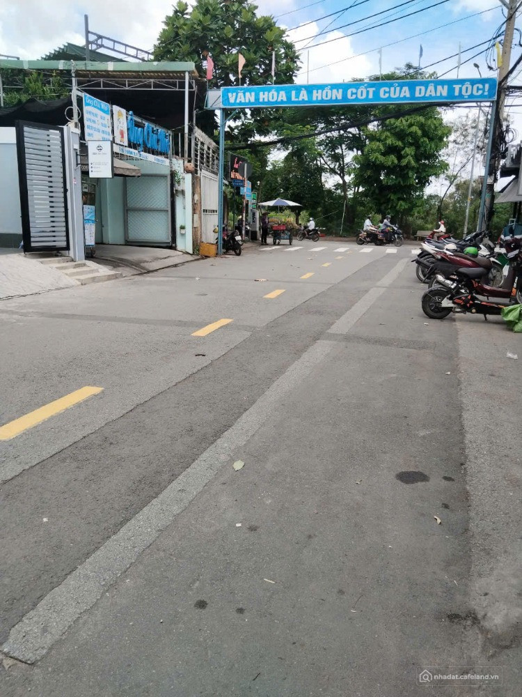 Nhà 4Tầng MẶT TIỀN, ÔTÔ TRONG NHÀ, Gần BV Lê Văn Thịnh Q2. Giá 10.X Tỷ