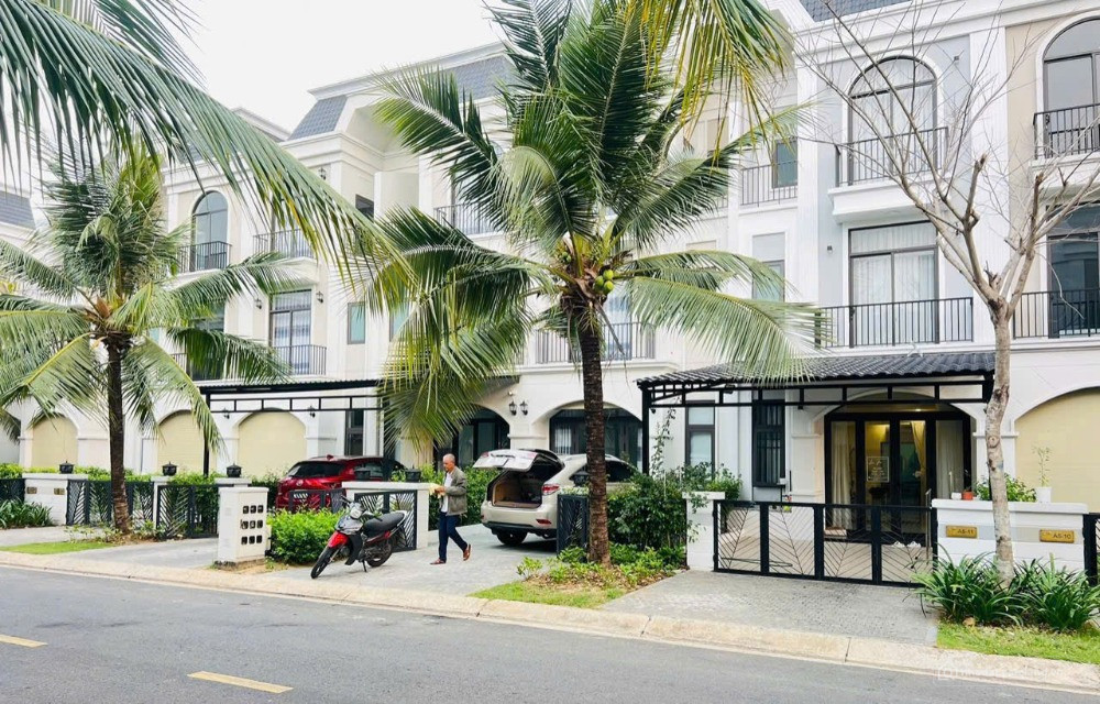 Bán Nhà Phố La Villa Mặt Tiền Đường Hùng Vương, Tân An. Giá 3.5 tỷ