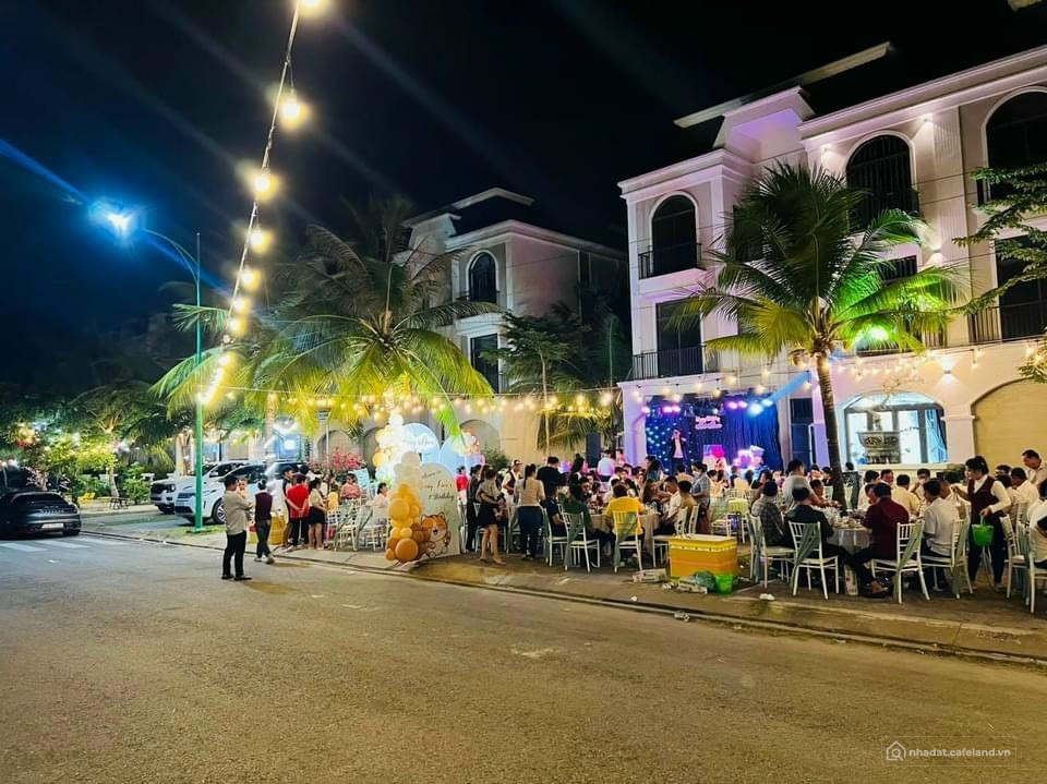 Cần bán căn nhà mặt tiền hùng vương, kế aeonl mall, sổ hồng riêng.