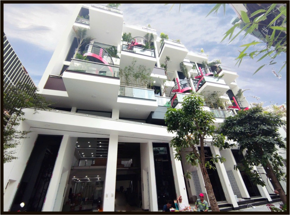 Top nhà vị trí đẹp 4 x 20m 1 trệt 5 lầu Lý Chính Thắng Q3 TP.HCM
