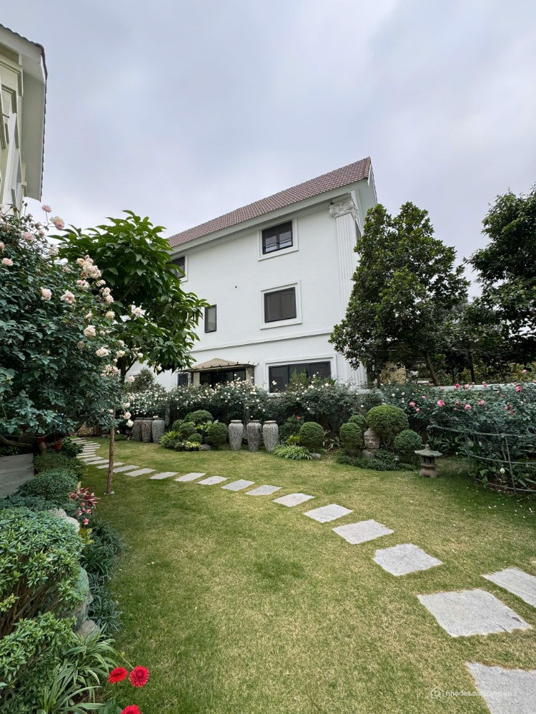Tôi bán căn biệt thự mặt sông lớn 550m2 vinhomes riverside long biên
