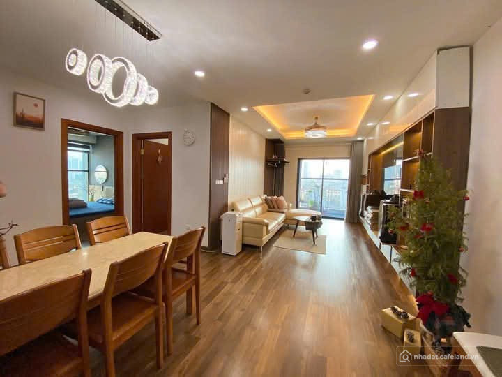 Bán căn hộ 3 phòng ngủ đường Hoàng Quốc Việt – Giá 6 tỷ ( DT 98m2) – Sổ sẵn sàng