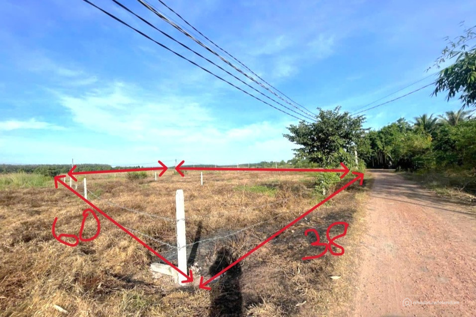CHÍNH CHỦ CẦN BÁN GẤP 2.700M2 ĐẤT MẶT TIỀN NGAY CHỢ MINH LẬP DÂN ĐÔNG ĐÚNG 190TR