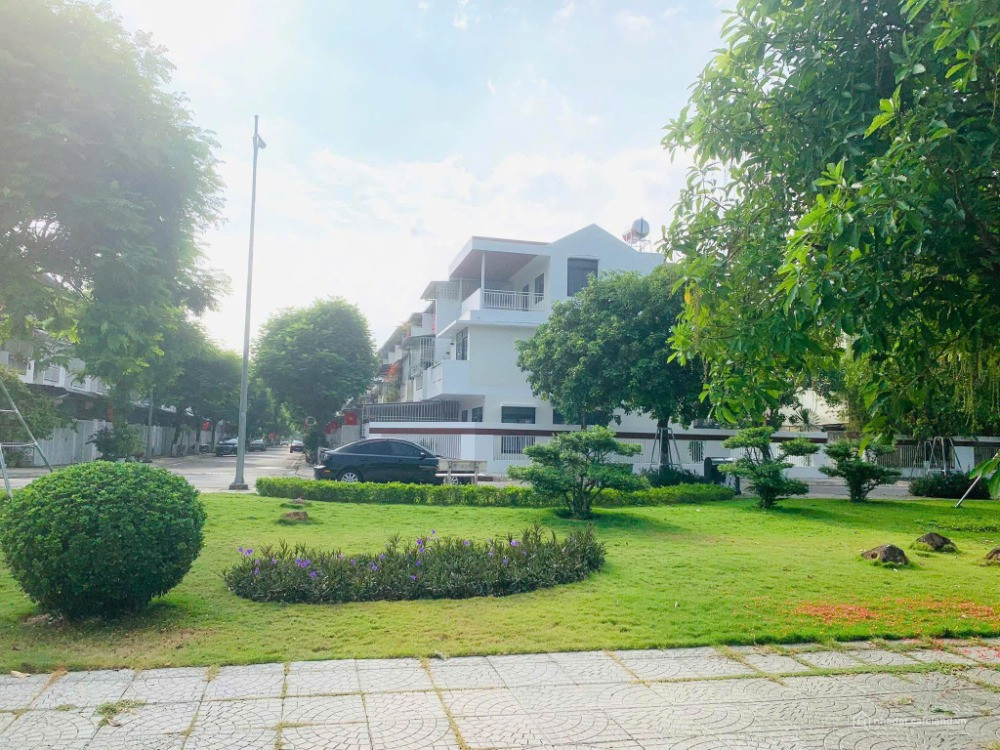 Nhà mặt tiền hướng Đông view Công viên khu Đô Thị VSIP - Quảng Ngãi