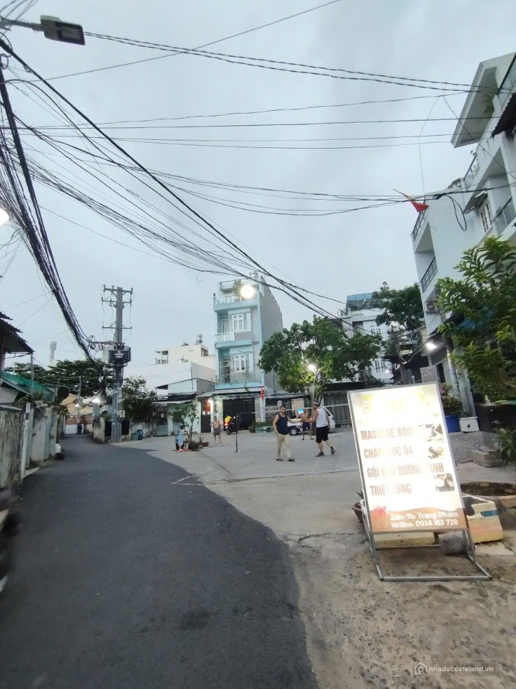 Nhà Sân Vườn – 3PN – Sổ Vuông Đẹp – Gần Khu Ăn Uống Kinh Doanh Phước Long B -6T