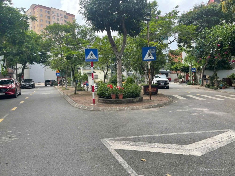Chính chủ bán lô đất dấu giá TT5 Giang Biên, 73m2 gần đường 22m Giang Biên