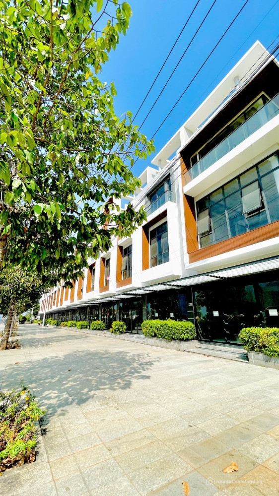 Bán nhanh căn nhà phố thương mại mặt tiền Võ Nguyên Giáp - Mũi né Summerland