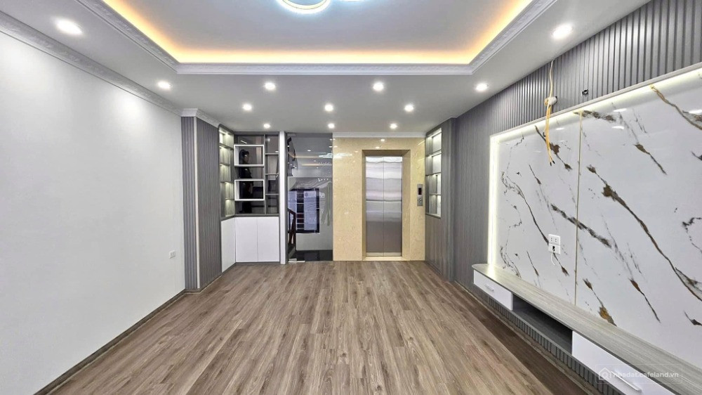 NHÀ ĐẸP - LÊ TRỌNG TẤN-PHÂN LÔ - Ô TÔ TRÁNH - THANG MÁY - SÁT PHỐ - NGÕ THÔNG