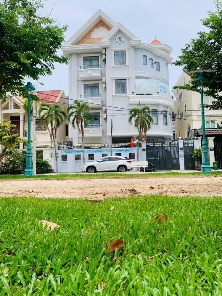 BT 14.7 x16m 3 lầu wie công viên khu Tân Quy Đông Quận 7.