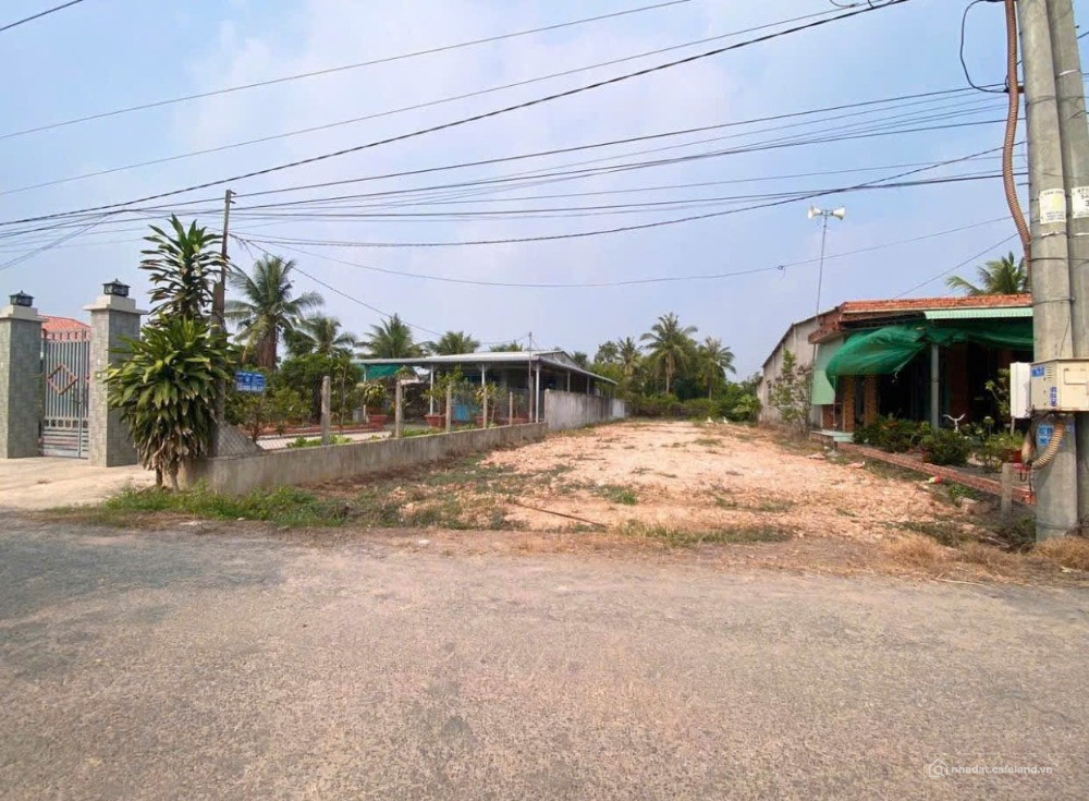CẦN BÁN 420M2 SẴN THỔ CƯ SÁT BÊN CHỢ, TRƯỜNG HỌC ĐƯỜNG THÔNG VÀO KCN. GIÁ 210TR