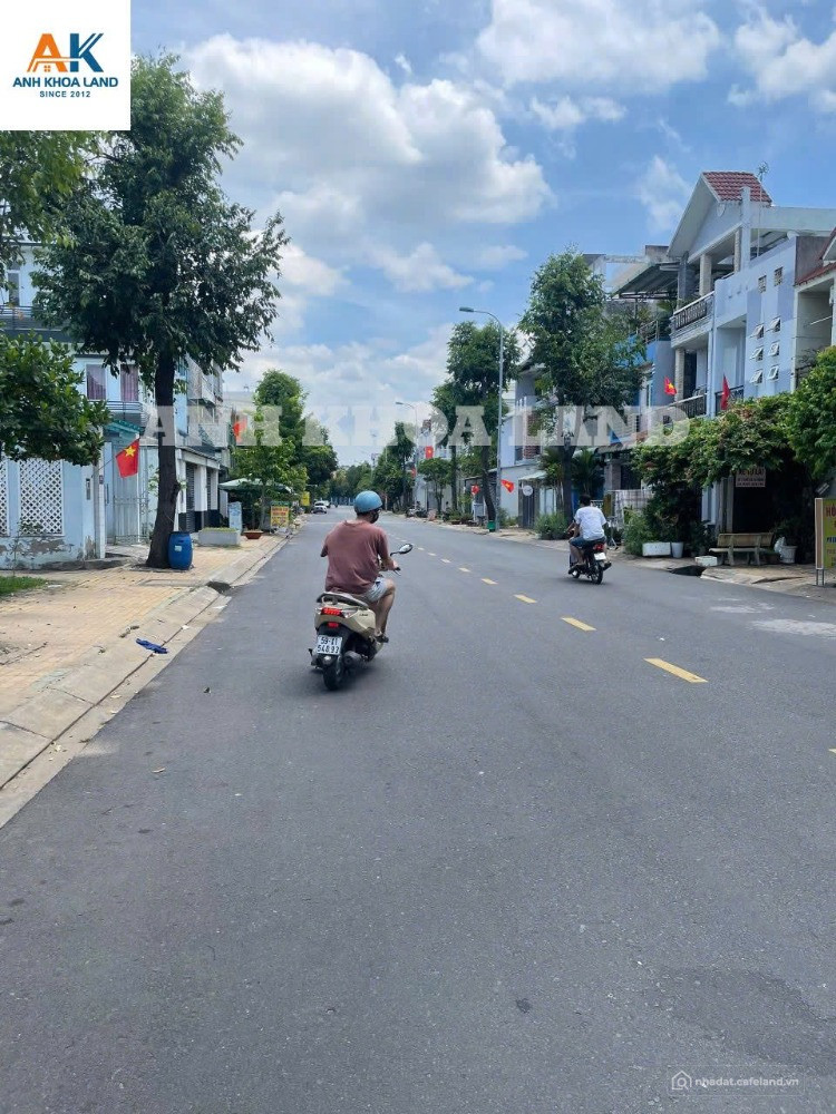 Bán gấp lô đất mặt tiền đường D1, P.Hiệp Phú, Tp.Thủ Đức