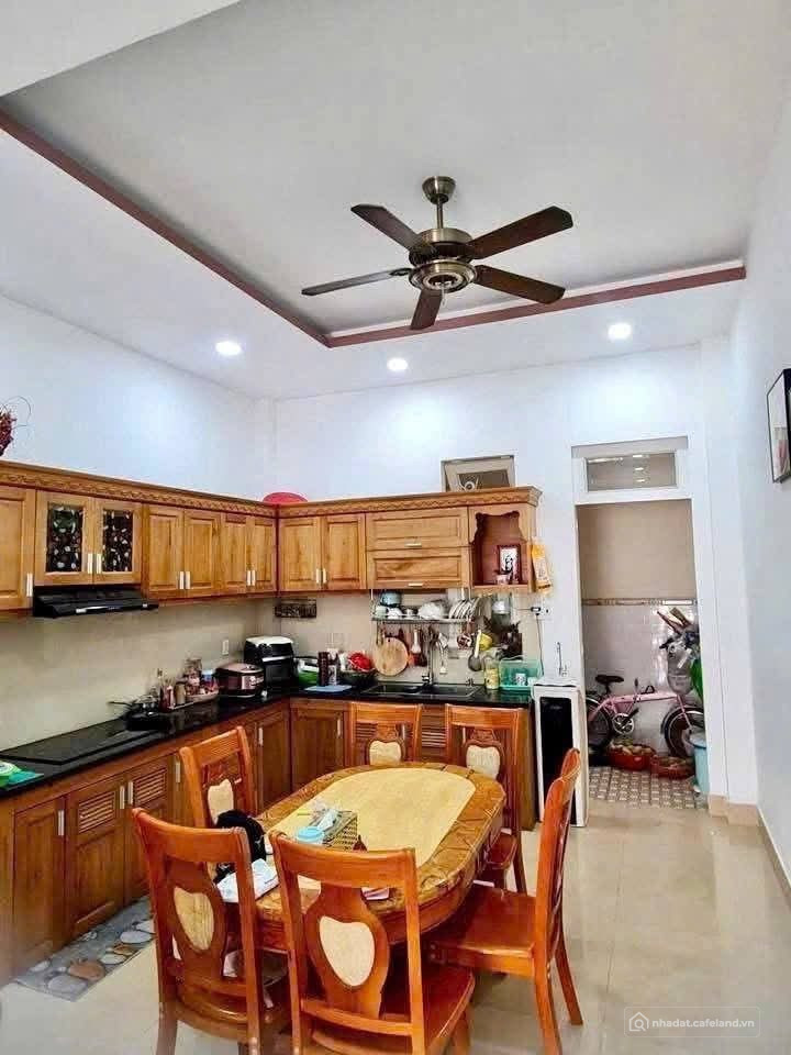 Cần bán nhà khu vực Hồ Học Lãm Bình Tân