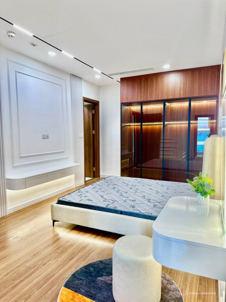 Bán gấp căn hộ chung cư N01T3 Ngoại Giao Đoàn – 145m2 ( 4PN) – giá chỉ 11 tỷ.