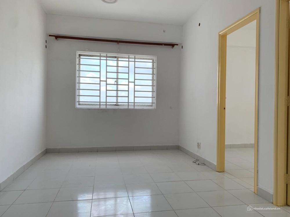 Bán gấp căn hộ 2PN, DT 60m2, nhà trống dọn vào ở ngay, pháp lý sở hữu vĩnh viễn