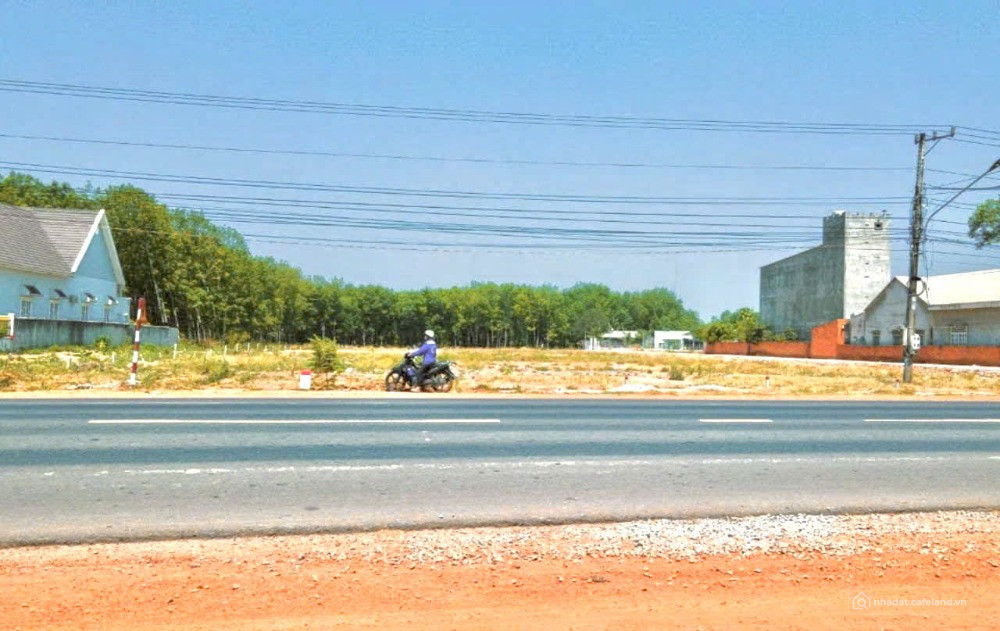 THU HỒI VỐN BÁN GẤP 1300M2 ĐẤT SẴN THỔ CƯ GẦN NGAY KCN ĐÔNG CÔNG NHÂN. GIÁ 235TR