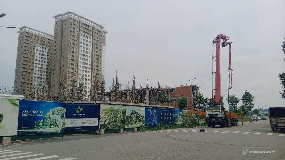 Bán Nhà Mặt Tiền Kinh Doanh, Khu Dân Cư Đông Đúc.