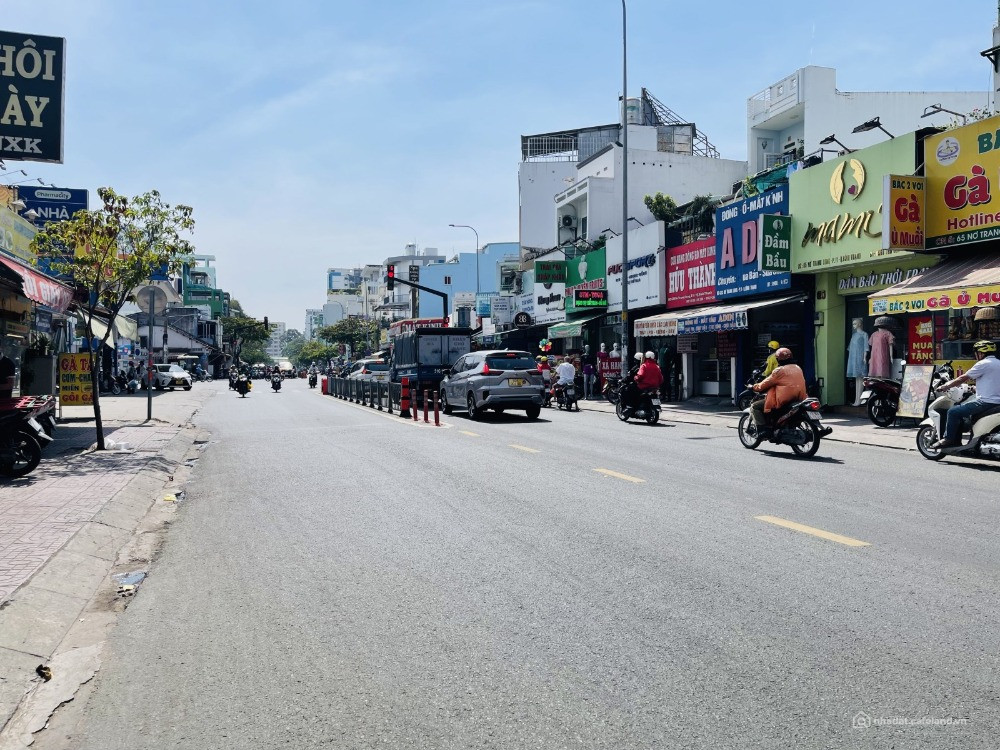 NHÀ MẶT TIỀN NGANG GẦN 6M 4 TẦNG- CHỦ NHÀ BÁN GẤP GIẢM CHÀO 1 tỷ