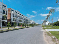 Bán nền D1 trục chính lộ 30m KDC Hồng Loan . Nền đẹp , không vướng cống trụ .Sổ