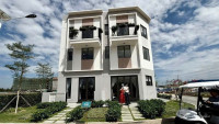 Nhà mới tinh 1 trệt 1 lầu 1 lửng, đầu đủ nội thất giá 2,4 tỷ, xem ngay kẻo muộn
