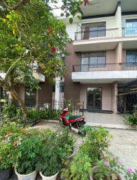 Nhà phố giáp Hóc Môn - 1 trệt 2 lầu - sổ hồng riêng - 6x16 - 700 triệu nhận nhà