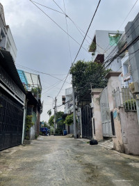 Nhà hẻm xe tải thông Đình Phong Phú, Tăng Nhơn Phú B, 135m2, ngang 9m, 4 tỷ XXX