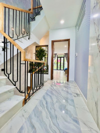 Siêu phẩm 5 lầu có T.máy ngang 5m 60m2 ngay siêu thị Emart Phan Huy Ích 9.8 tỷ
