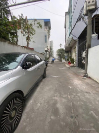 NHÀ 3 TÂNG - XÂY ĐỘC LẬP - CÓ SÂN CỔNG - ĐƯỜNG 5M Ô TÔ ĐỖ CỬA - ĐỒNG HOÀ