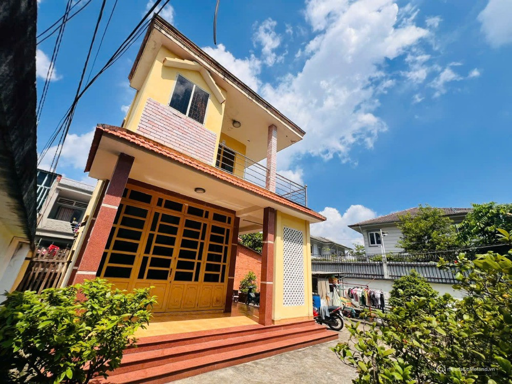Anh chủ bán gấp nhà vườn 2 tầng, 4 mặt tiền - ngay trung tâm Hiệp Bình Phước