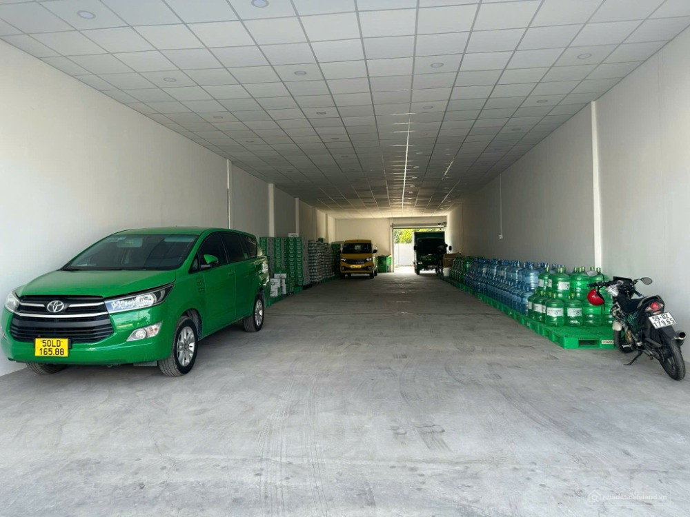 NHÀ XƯỞNG NẰM TRÊN TRỤC ĐƯỜNG LÊ THỊ RIÊNG QUẬN 12 DT: 350M GIÁ 30 TRIÊU/THÁNG