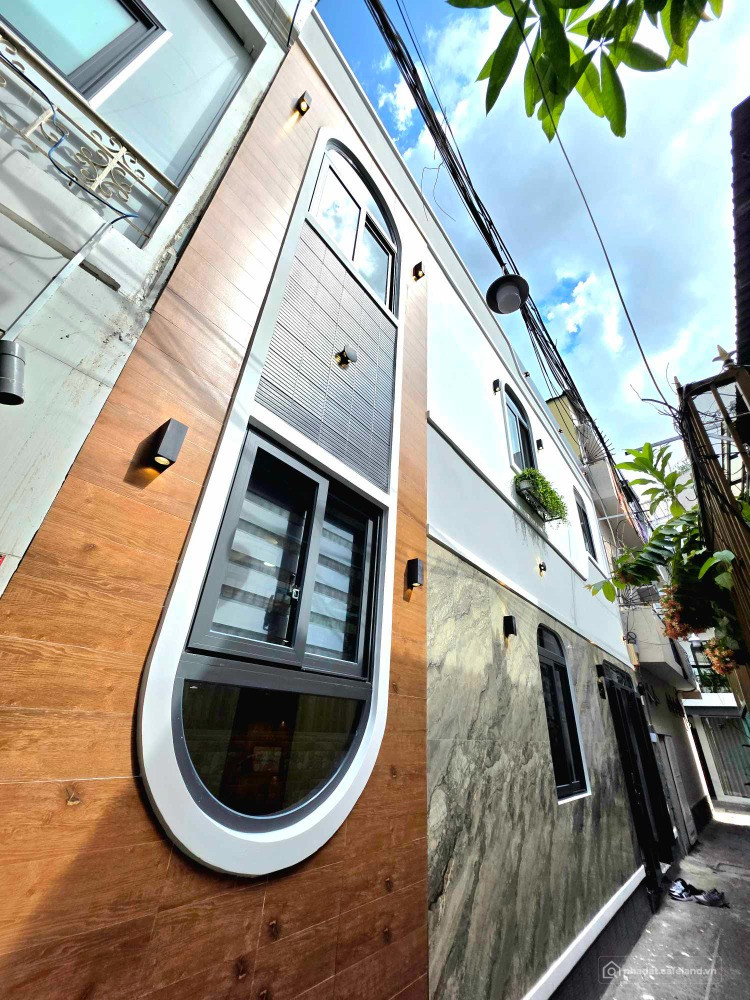 GẦN 40m2 - 2 TẦNG - GIÁP QUẬN 1 - LÊ VĂN DUYỆT - Ô TÔ ĐẬU SÁT NHÀ