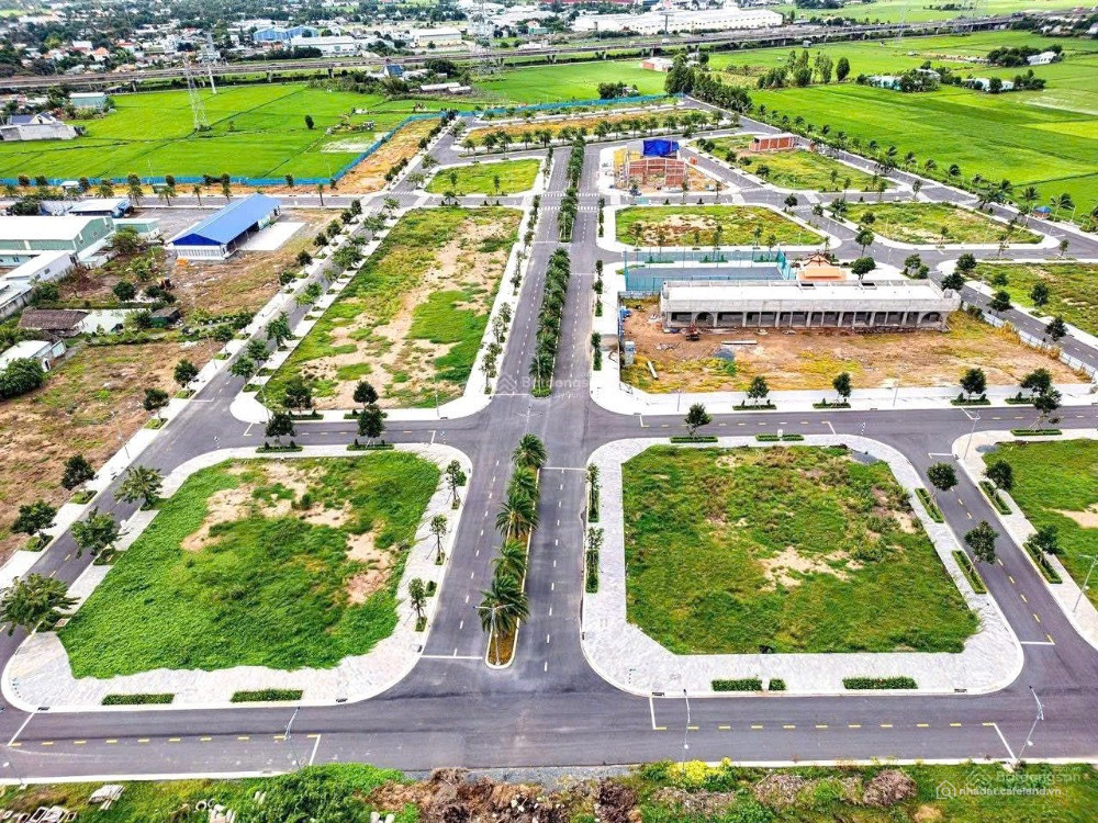 Đất nền giáp Bình Chánh sổ sẵn, hạ tầng tiện ích đã hoàn thiện. Giá chỉ 2 tỷ