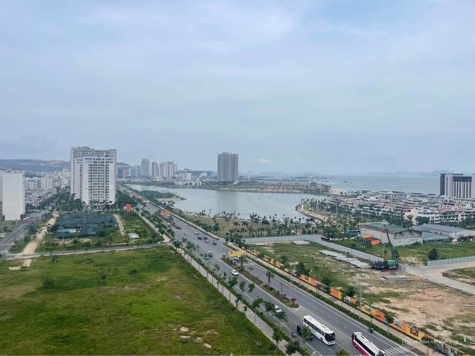 Do chuyển định cư, cần bán gấp căn hộ 1Pn + 1 63m2 View Biển trung tâm du lịch B