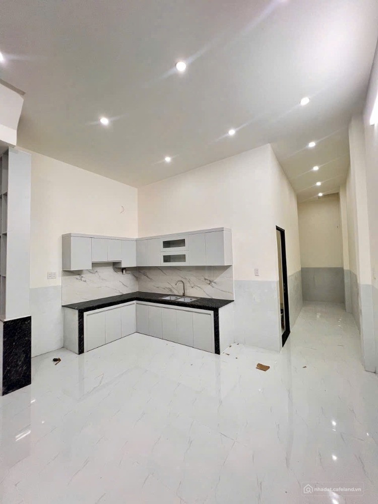 Bán nhà sổ riêng, chỉ 800 triệu sở hữu nggay, 100m2 cách mặt tiền 300m