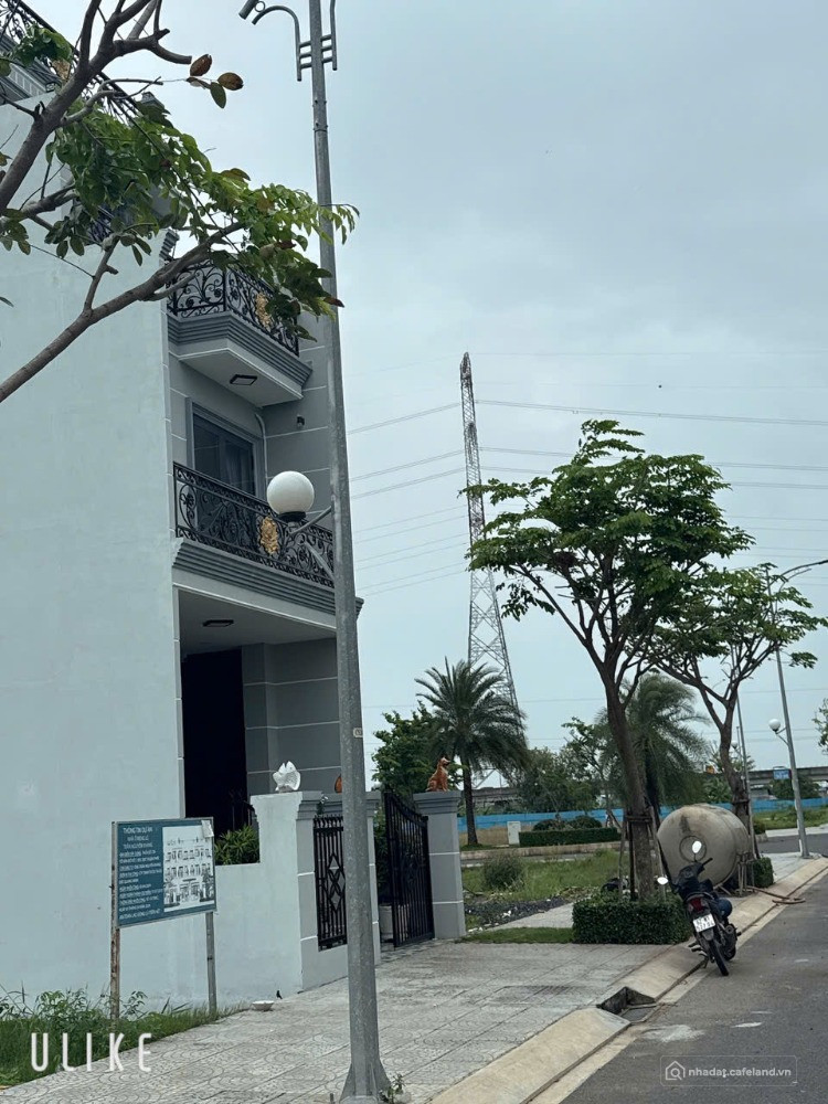 Chính chủ cần bán nhà vị trí cực đẹp khu trong khu dân cư giá 2ti 5