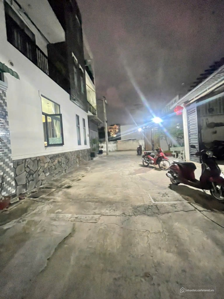Nhà đẹp THẠNH LỘC 17 gần sát NGÃ TƯ GA- 3 tầng – giá nhẹ đầu tư ngon! chỉ hơn 4T