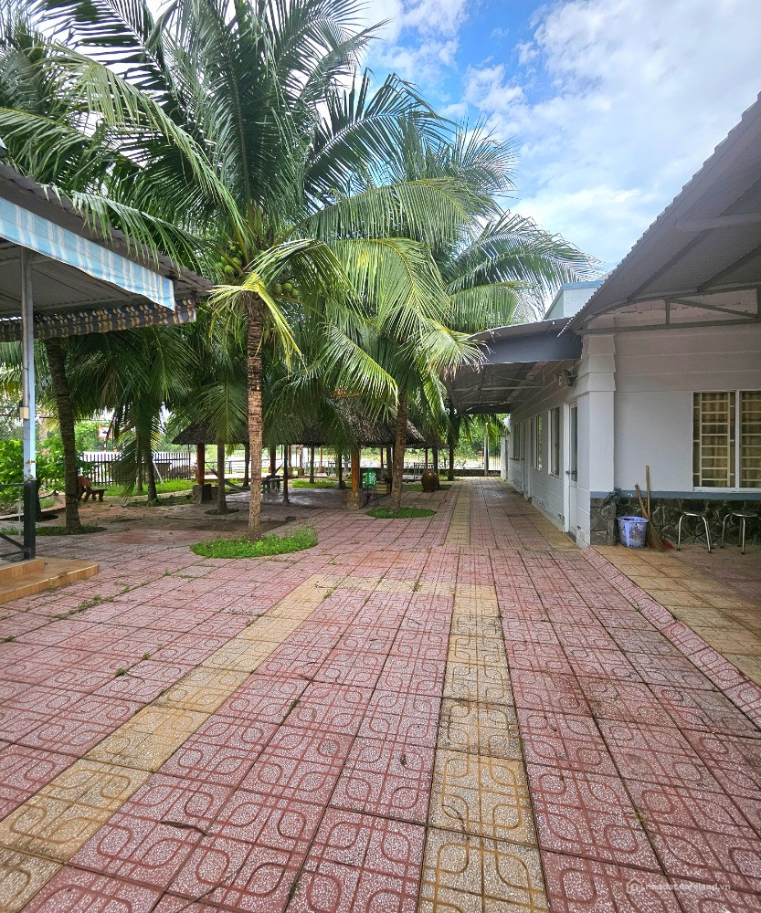 Bán nhà sân vườn đường Phan Văn Đáng, Phường 9, Vĩnh Long