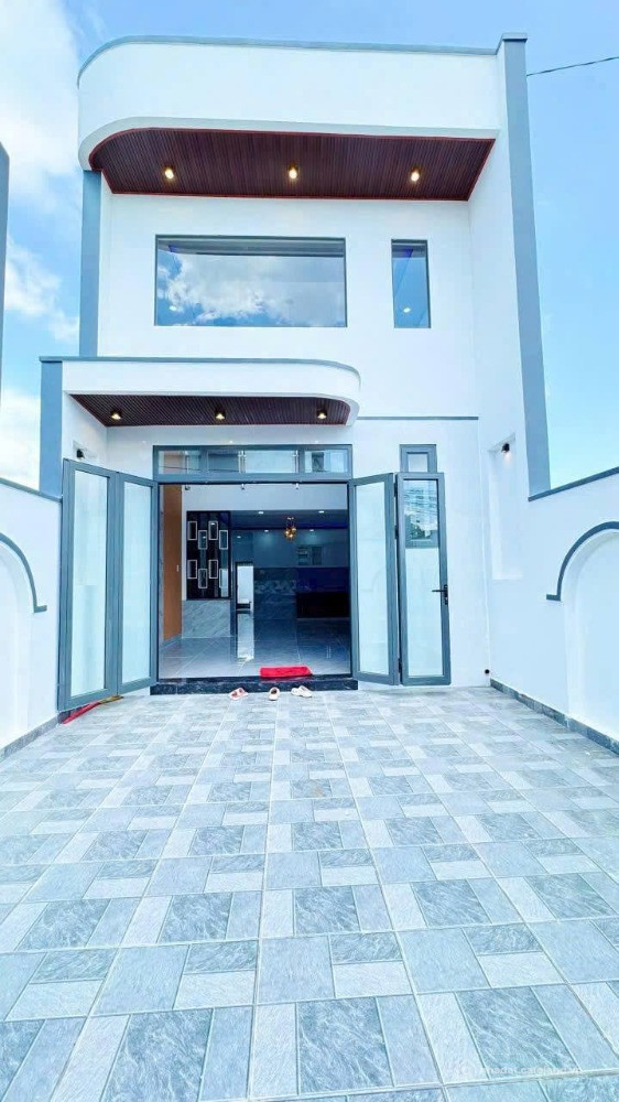 Cần bán nhanh đất ngay chợ Bình Chánh, diện tích 100m2, sổ hồng riêng