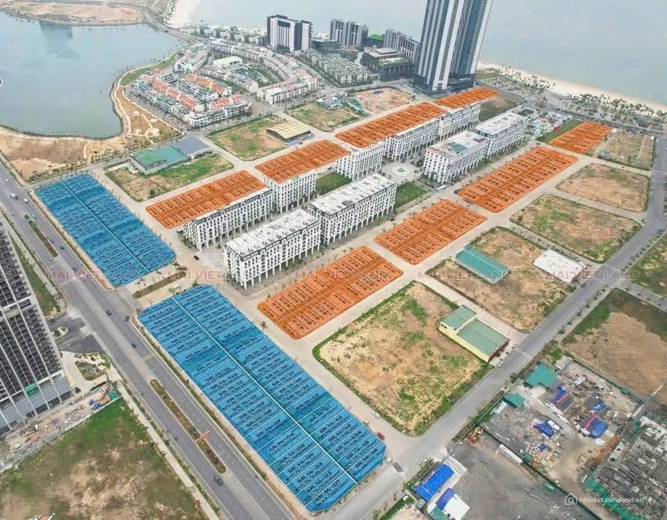 Mở bán Shophoues 6 Tầng 100-250m2 Ven Biển. Ngay cạnh Bãi Tắm trung tâm du lịch