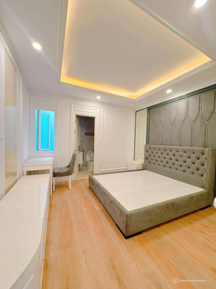 Mặt Tiền Đường -Khu Víp Phố Ẩm Thực Phan Xích Long - 5Tầng Full Nội Thất Cao Cấp