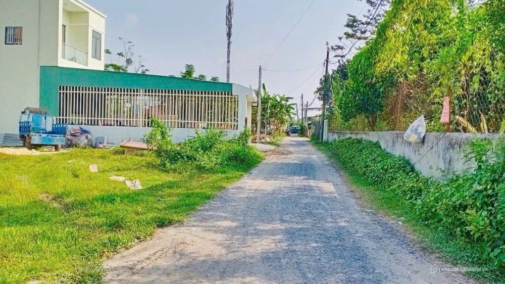 CẦN BÁN 1010M2 ĐẤT Ở NGAY CHỢ, TRƯỜNG CẤP 2-3 ĐÂN DÔNG. GIÁ 150 TRIỆU