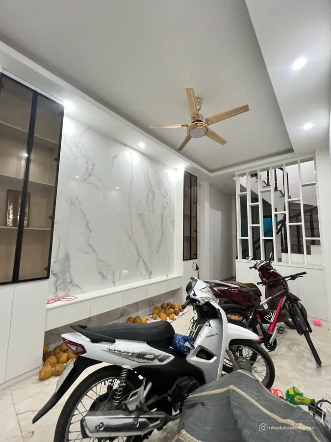 Siêu phẩm hơn 9 Tỷ, ngõ thông Vũ Tông Phan, 2 thoáng, kinh doanh, cách ô tô 10m
