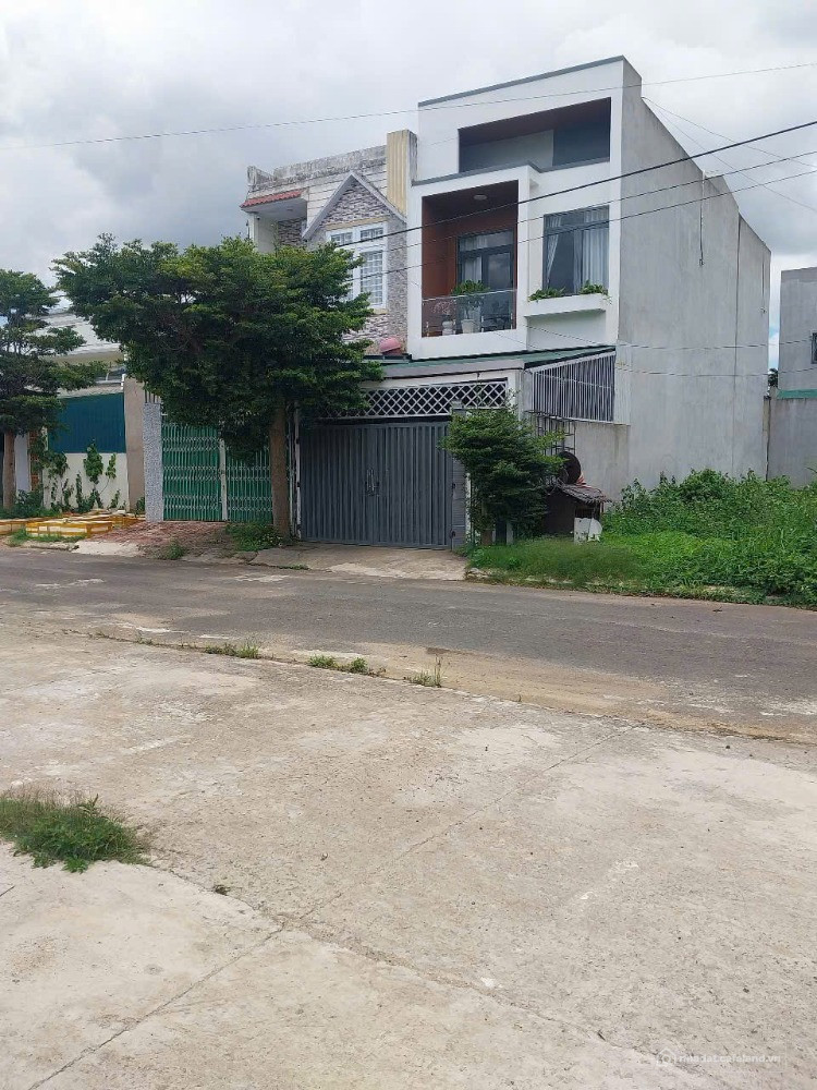 Bán 300m2 đất thổ cư nằm ngay Chợ Chơn Thành, Bình Phước. 850tr thương lượng.