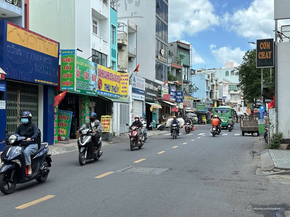 CHDV 6 lầu 16 PN ngang 4.25m75m2 mặt tiền ngay trường Nguyễn Thượng Hiền 19.8 tỷ