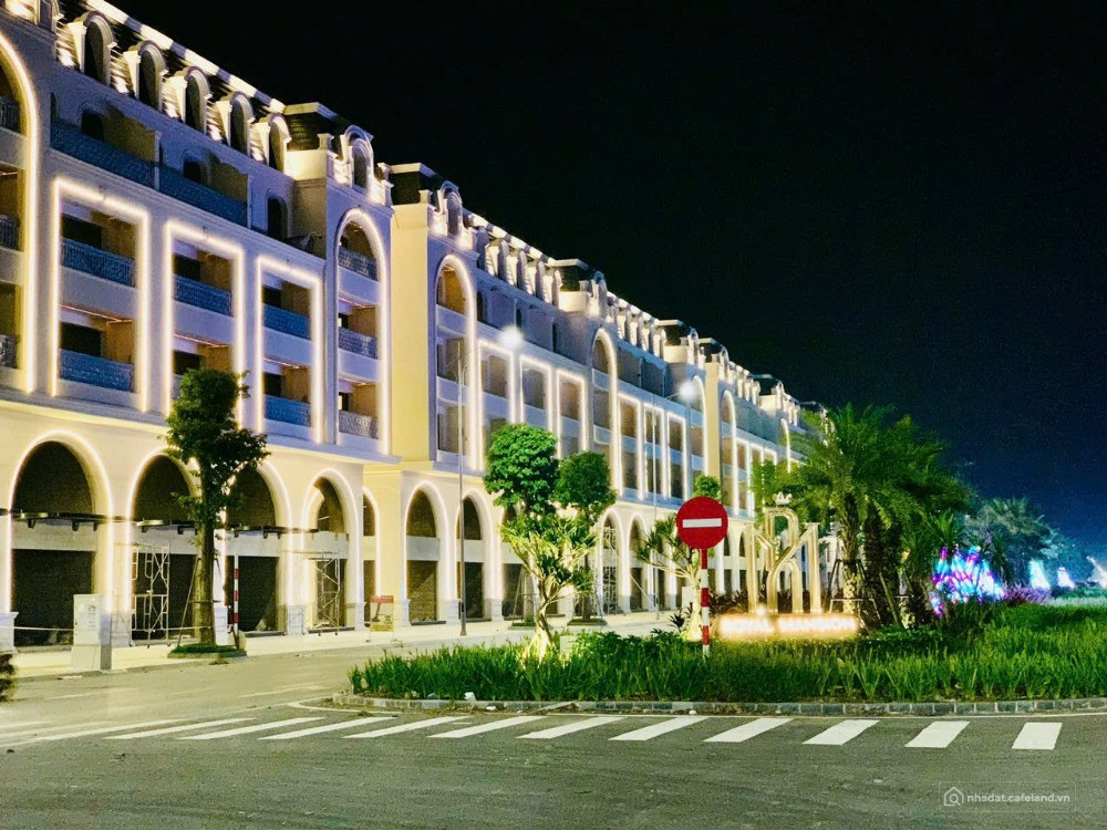 Bán Shophouse Dự Án Royal Mansion Vị Trí Độc Tôn, Trung Tâm Ngã 6 Bắc Giang.