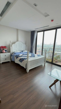 132 mét vuông- căn hộ 3 phòng ngủ trang bị nội thất hoàn thiện.