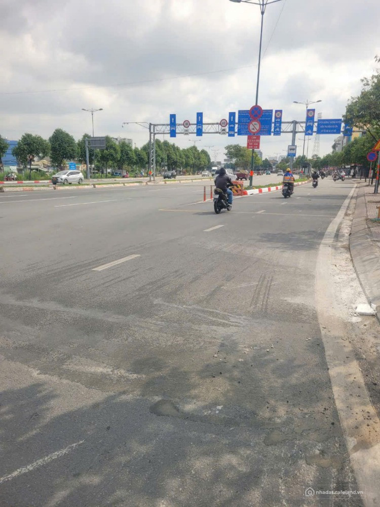 Tin hot đập hộp nhà mới giá chỉ 2,950 tỷ ngay trung tâm Thủ Đức.