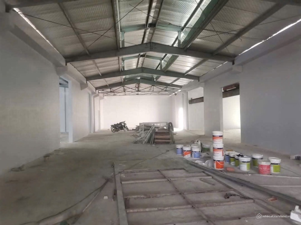 Cho thuê kho xưởng 1600m2 xây full mặt tiền Nguyễn Cửu Phú, có PCCC, điện 3 pha