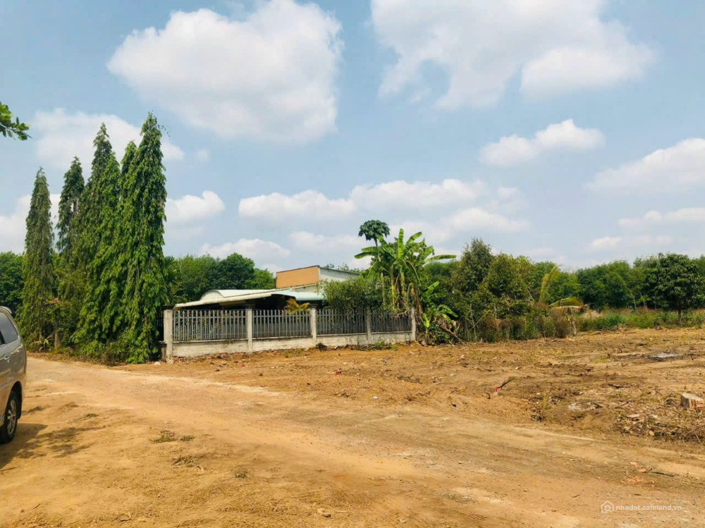 KD thua lỗ bán gấp 250m2 đất sát chợ, trường học dân cư ở hiện hữu. Giá 240tr
