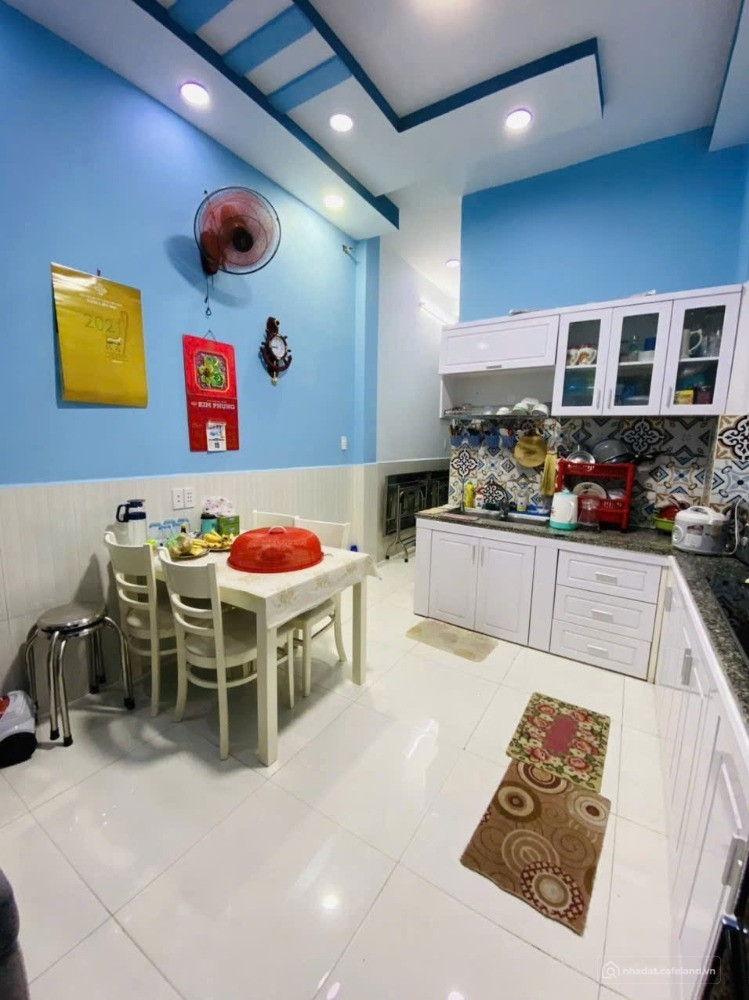 Quận 11- gần MT Hẻm thông 38m2- 3 tầng 4PN giá chỉ nhỉnh 4 tỷ.